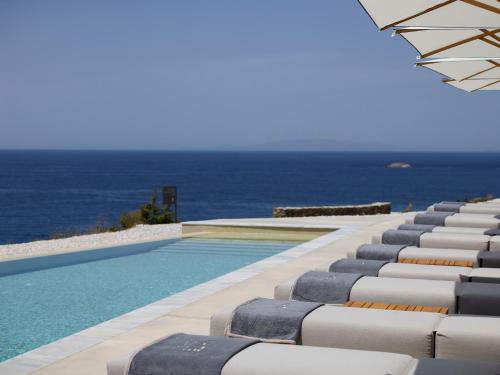 Domes White Coast Milos