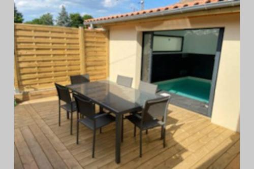 Maison 4 chambres avec piscine intérieure gîte à louer Croix d'Hins