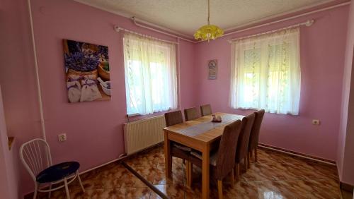 Veronika Guesthouse in Dinnyeberki
