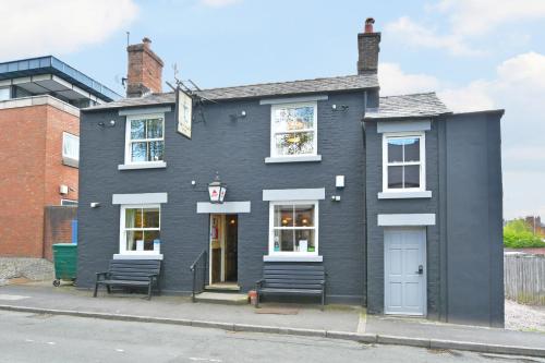 The Fountain Inn - Accommodation - Leek