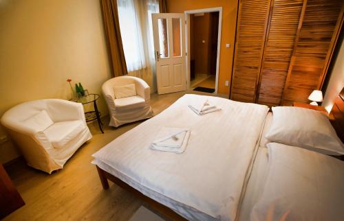 1 queen bed
