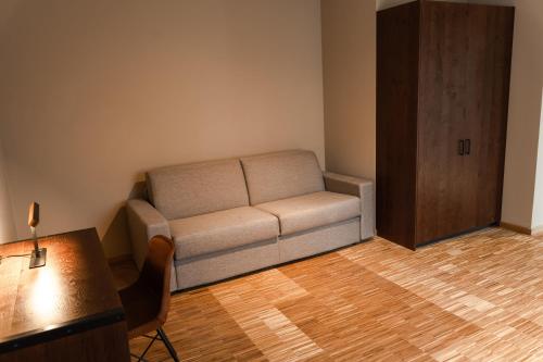 1 king bed, 1 sofa bed