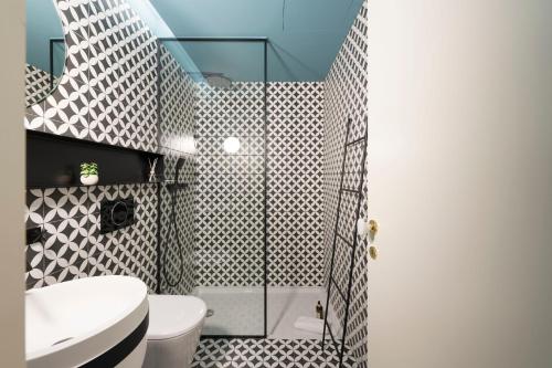 Ribeira Old Town Charming Flat w/ AC by LovelyStay - image 5
