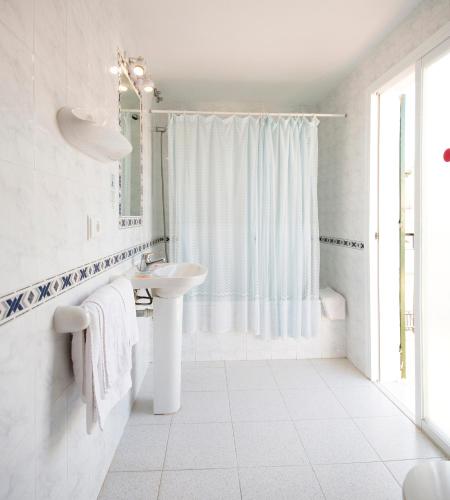 Hostal Marí - image 3