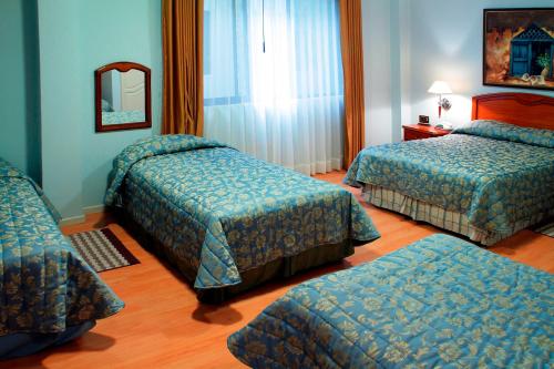 3 twin beds
