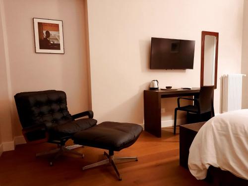 Superior Double or Twin Room with Terrace image 3