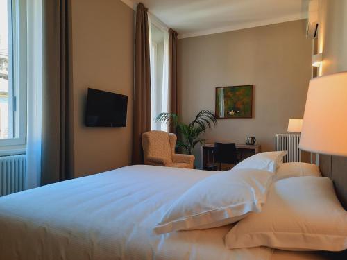 Superior Double or Twin Room with Terrace
