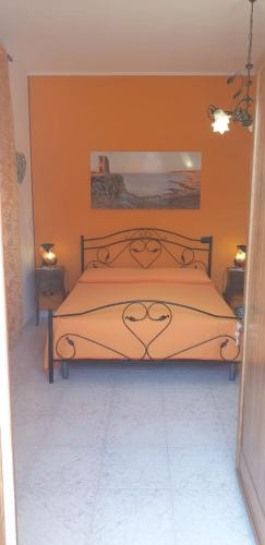 1 queen bed, 1 twin bed