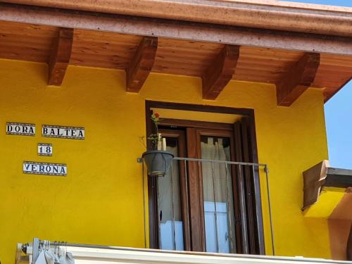 Dora Baltea Monolocale primo piano Mansarda secondo piano, Verona (foto 8)