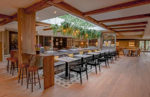 Restaurant, Horwood House Hotel in Near Center