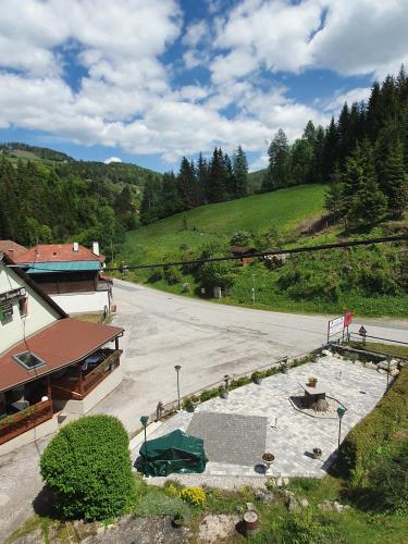 Apartment with Mountain View