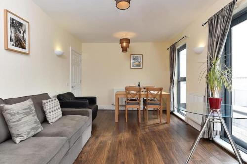 Bright 2 Bed Flat in Lambeth With Balcony London