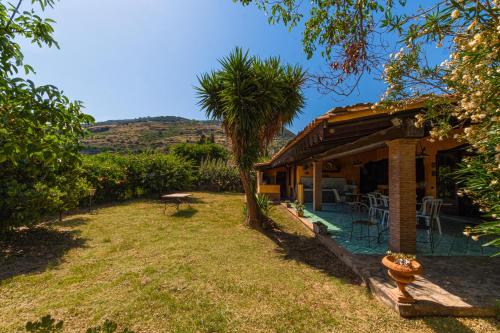  Villa Fratantoni Piana - Villa privata con accesso diretto alla spiaggia in Caronia Marina