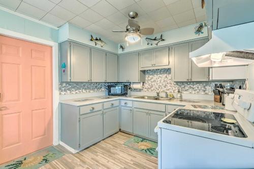 Charming Homosassa House with Kayaks and Canal! - image 5