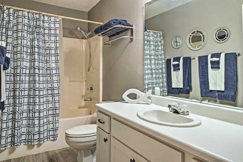 Resort-Style Condo with Grill Less Than 3 Mi to Lake!