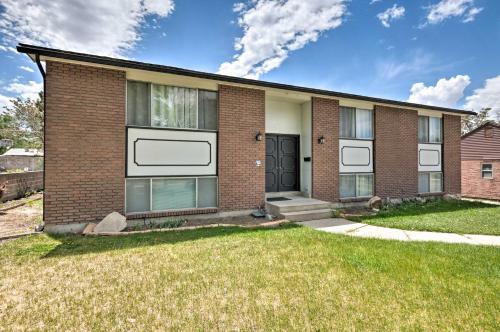 Pet-Friendly Sandy Abode - 14 Mi to Snowbird! - main image