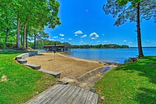 Henrico Hideaway with Lake Access and Boat Slip! in 史東尼溪