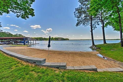 Henrico Hideaway with Lake Access and Boat Slip! in 史東尼溪