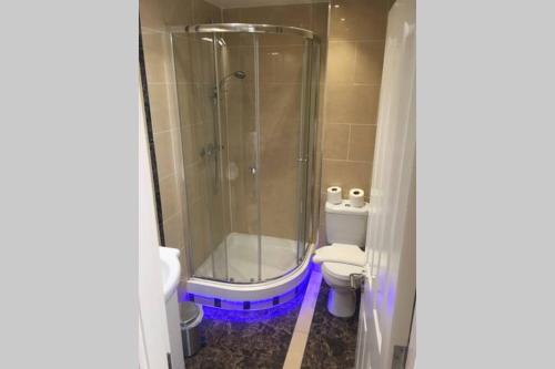 Fabulous 2 Bed Flat next to Westfield