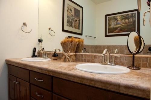 Peregrine Point 305 - image 9