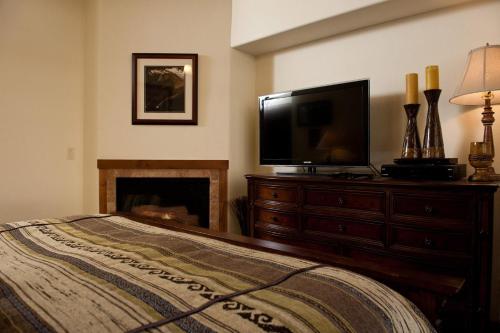 Peregrine Point 305 - image 11