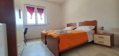 3 twin beds