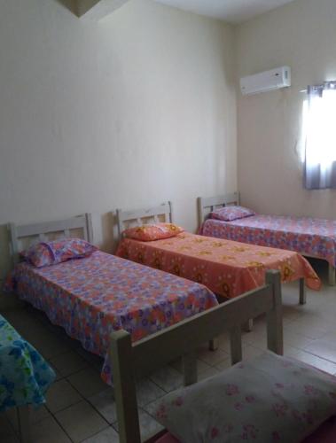 4 twin beds