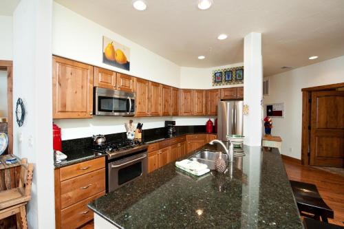 Peregrine Point 101 - image 4