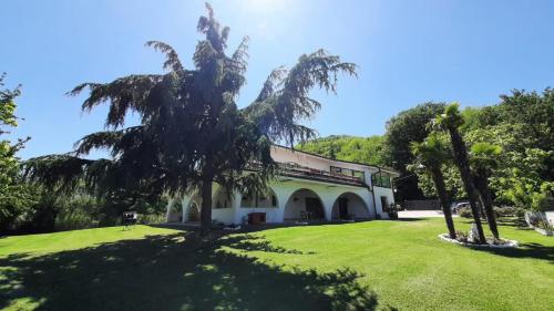Cara Pace in collina per gruppi, Montefiore Conca