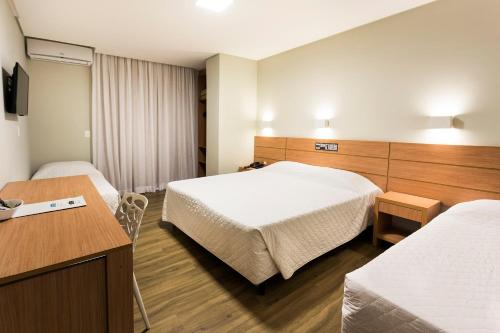 Deluxe Quadruple Room image 5