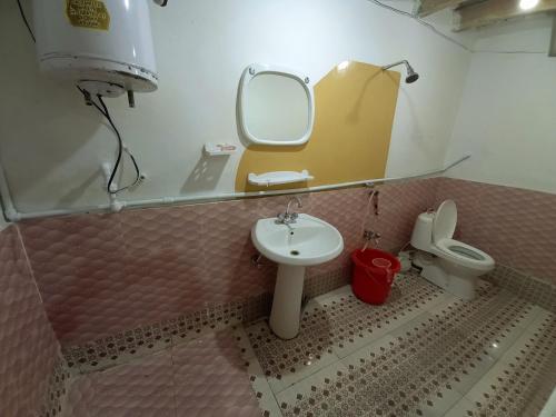 Twin Room with Mountain View image 6