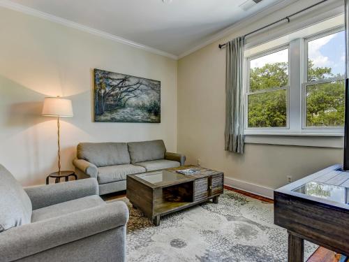 Brand New Listing! Heated Pool Access Walk Everywhere in Historic Savannah Savannah
