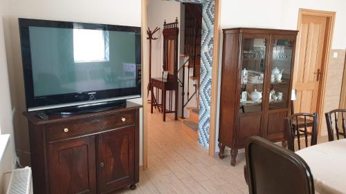 zonă comună salon/TV, Keller Apartmanok in Hajduszoboszlo