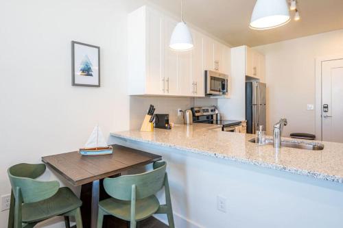 Comfortable Studio with Balcony and Parking