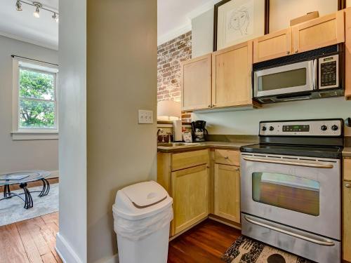 Brand New Listing! Heated Pool Access Walk Everywhere in Historic Savannah