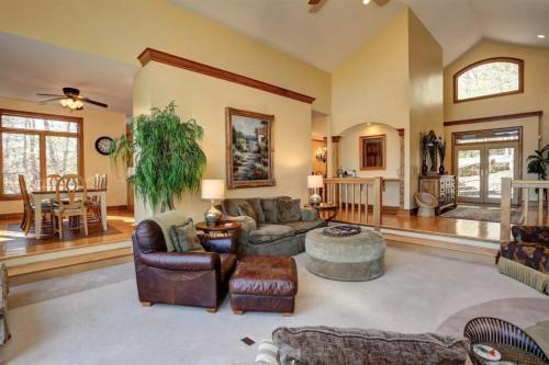 Mountain Memories Luxury Rental Home in Big Canoe - image 4