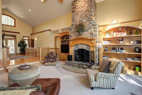 Mountain Memories Luxury Rental Home in Big Canoe - image 5