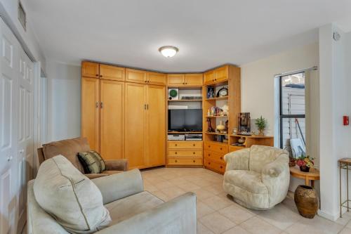 Cozy Condominium In Quiet Gated Community in Palm Beach Lakes condo - image 7
