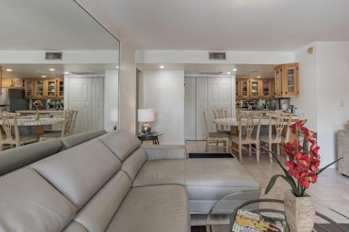 Cozy Condominium In Quiet Gated Community in Palm Beach Lakes condo - image 12