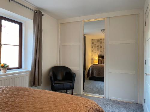 St Georges Balcony Suite - image 5