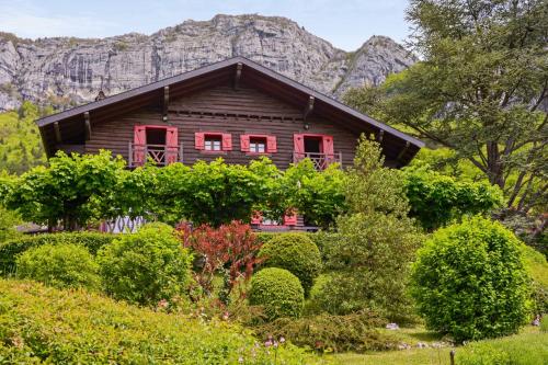 Magnificent chalet on the heights of Veyrier-du-Lac - Welkeys