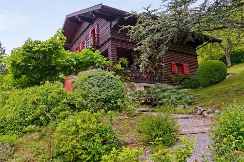 Magnificent chalet on the heights of Veyrier-du-Lac - Welkeys