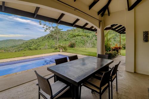 Casa La Cascada in Dominical
