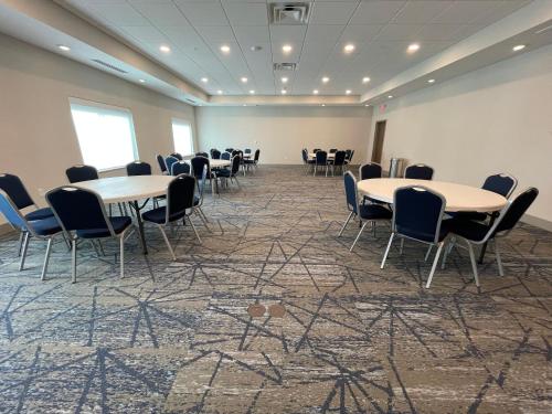 Holiday Inn Express & Suites - Ft. Smith - Airport an IHG Hotel - image 8