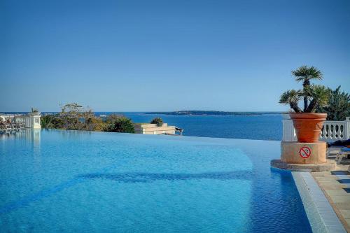 Upstays - 2 Rooms renovated - Pool - Terrace - image 5