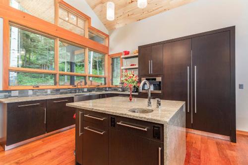 Twilight - 192 Tacoma Drive - image 10