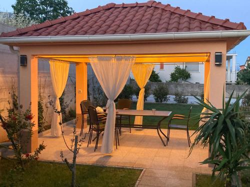 Oprema, Apartment Vedran in Kaštel Lukšič