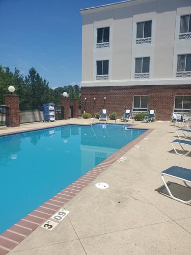 Photo - Holiday Inn Express Hotel & Suites Lucedale, an IHG Hotel