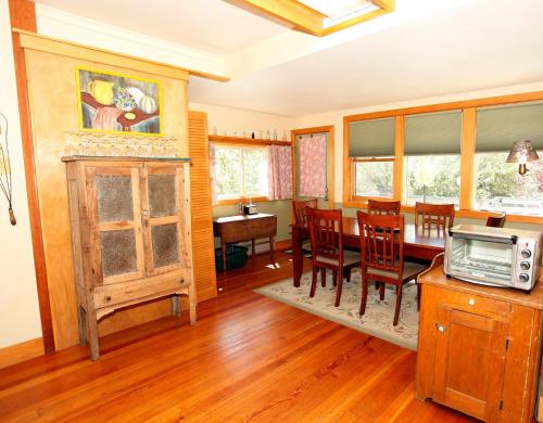 Garden Cottage - image 11