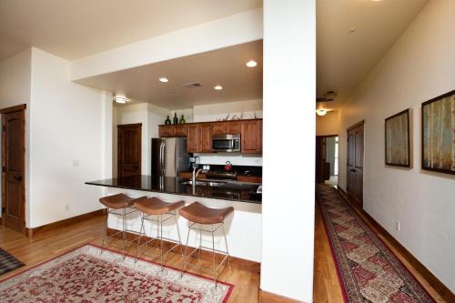 Peregrine Point 306 - image 7